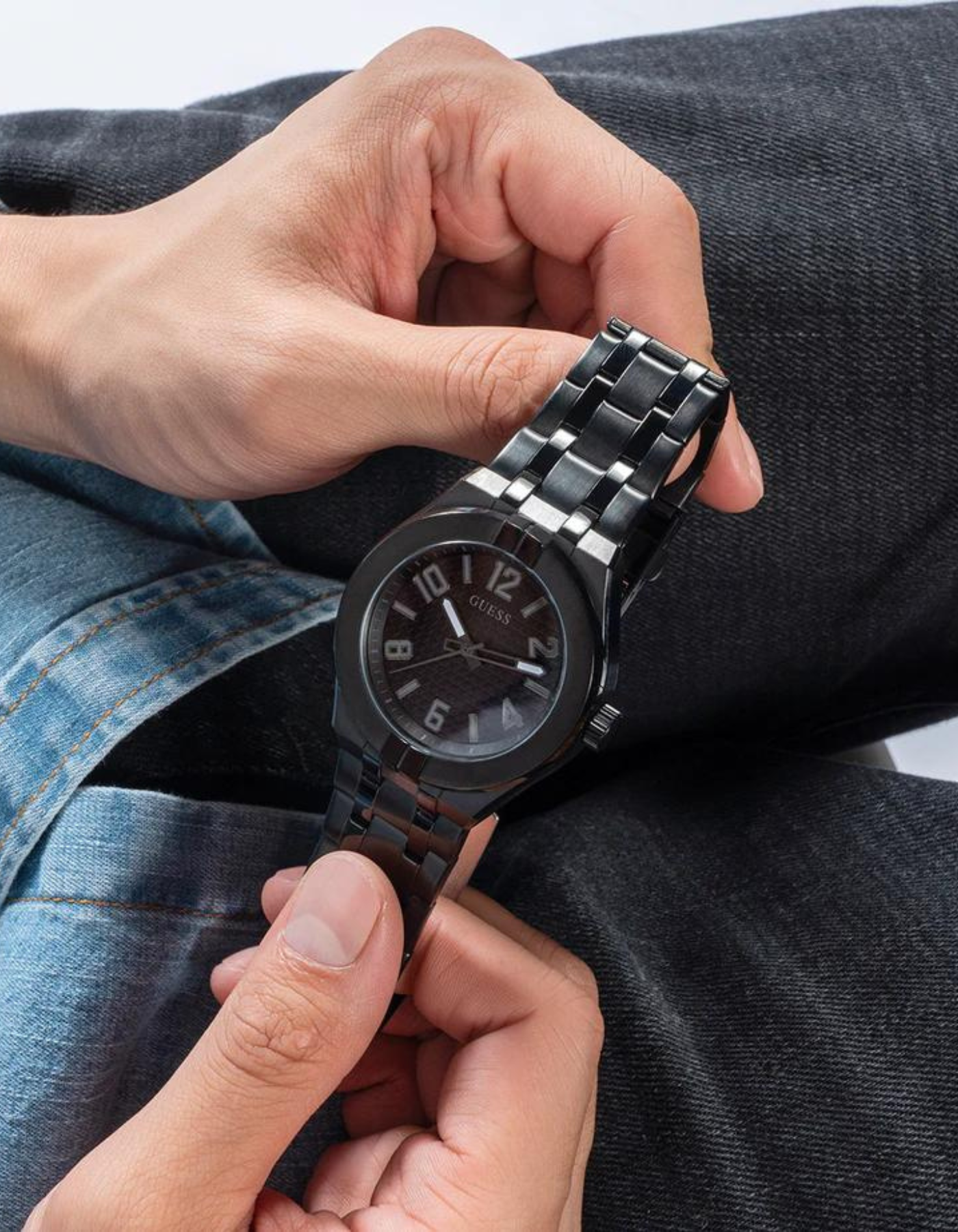 GUESS Men's Black Analog Watch