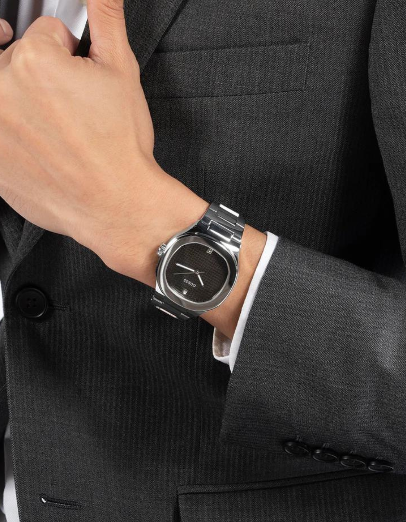 GUESS Men's Silver Tone Analog Watch