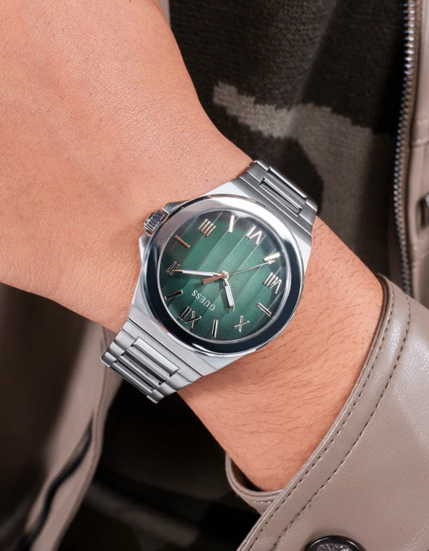 Guess Men's Silver Tone Analog Watch